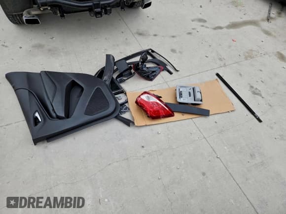 ✅ 2020 Chevrolet Equinox LT • VIN: 3GNAXVEX9LS546495 • Lot: 94048675. Wystawiony na Copart z przebiegiem 47 355 mil. Bezpłatny archiwum sprzedaży aukcyjnych z USA i szczegółowy raport historii pojazdu na DreamBid. Zdjęcie 12.