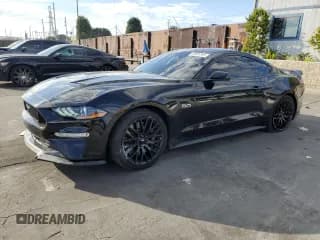 ✅ 2018 Ford Mustang GT Premium • VIN: 1FA6P8CF3J5135794 • Lot: 82665285. Wystawiony na Copart z przebiegiem 73 351 mil. Bezpłatny archiwum sprzedaży aukcyjnych z USA i szczegółowy raport historii pojazdu na DreamBid. Zdjęcie 1.