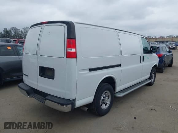✅ 2020 Chevrolet Express Cargo • VIN: 1GCWGAFG9L1268012 • Lot: 42160133. Listed on IAAI with 68,445 mi. Free auction sales archive from the USA and detailed vehicle history report at DreamBid. Image 4.