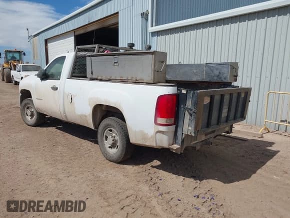 ✅ 2007 Chevrolet Silverado 2500HD 1LT • VIN: 1GCHK24K77E519998 • Лот: 43075898. Опубликован ранее на IAAI с пробегом 441 587 миль. Бесплатный доступ к архиву аукционных продаж из США и подробный отчёт об истории автомобиля на DreamBid. Изображение 3.