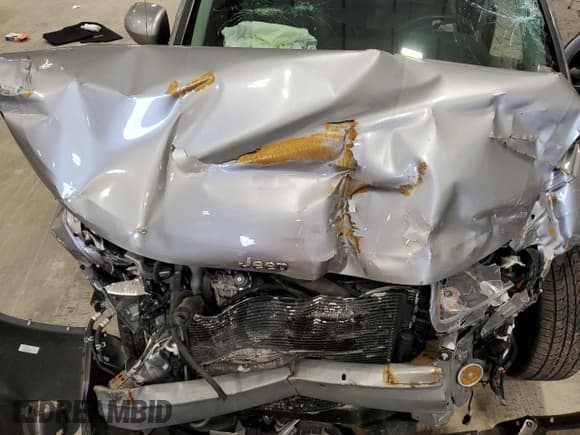 ✅ 2016 Jeep Compass Latitude • VIN: 1C4NJDEB4GD802395 • Лот: 82622705. Опубликован ранее на Copart с пробегом Не указан. Бесплатный доступ к архиву аукционных продаж из США и подробный отчёт об истории автомобиля на DreamBid. Изображение 12.