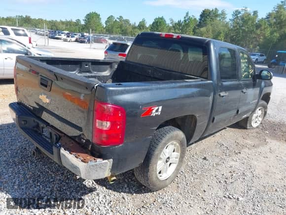 ✅ 2009 Chevrolet Silverado 1500 LT • VIN: 2GCEK23M991141483 • Lot: 43394007. Wystawiony na IAAI z przebiegiem 484 481 mil mil. Skorzystaj z bezpłatnego archiwum sprzedaży aukcyjnych z USA i zobacz szczegółowy raport historii pojazdu na DreamBid. Zdjęcie 4.