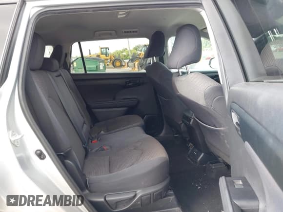 ✅ 2020 Toyota Highlander LE • VIN: 5TDBZRBH8LS511947 • Lot: 43113104. Listed on IAAI with 64,294 mi. Free auction sales archive from the USA and detailed vehicle history report at DreamBid. Image 8.