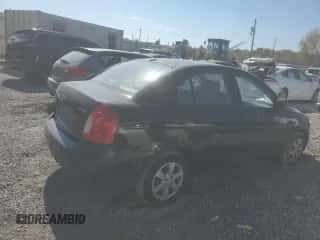 2008 Hyundai Accent GLS z VIN KMHCN46C08U251088, wystawiony jako Copart lot #76880024 z przebiegiem 109 542 mil mil oraz Szkoda całkowita • Salvage title. Historia ofert i sprzedaży dostępna na DreamBid. Obrazek 3.