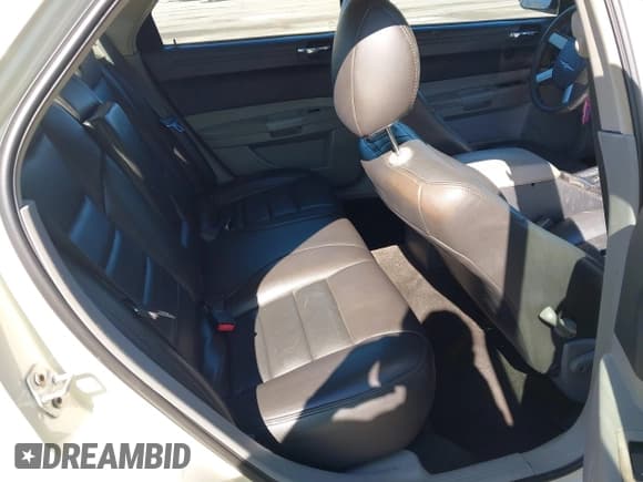 ✅ 2007 Chrysler 300 • VIN: 2C3KA43R97H710564 • Lot: 43483894. Listed on IAAI with 143,790 mi. Free auction sales archive from the USA and detailed vehicle history report at DreamBid. Image 8.