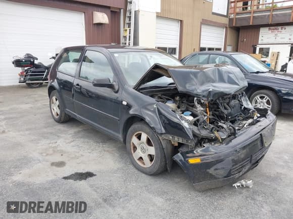 ✅ 2003 Volkswagen Golf • VIN: 9BWBP61J434052880 • Lot: 40325846. Wystawiony na IAAI z przebiegiem 150 293 mil. Bezpłatny archiwum sprzedaży aukcyjnych z USA i szczegółowy raport historii pojazdu na DreamBid. Zdjęcie 1.