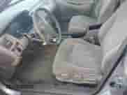 1998 Honda Accord LX z VIN 1HGCG5647WA082037, wystawiony jako Copart lot #84946085 z przebiegiem 156 715 mil mil oraz Szkoda całkowita • Salvage title. Historia ofert i sprzedaży dostępna na DreamBid. Obrazek 7.