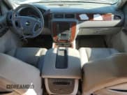 ✅ 2011 Chevrolet Suburban LTZ • VIN: 1GNSCKE00BR216666 • Lot: 77368824. Wystawiony na Copart z przebiegiem 185 922 mil. Bezpłatny archiwum sprzedaży aukcyjnych z USA i szczegółowy raport historii pojazdu na DreamBid. Zdjęcie 8.