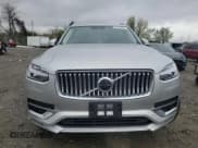 ✅ 2022 Volvo XC90 Inscription • VIN: YV4A221L3N1855101 • Lot: 51765945. Wystawiony na Copart z przebiegiem 25 419 mil. Bezpłatny archiwum sprzedaży aukcyjnych z USA i szczegółowy raport historii pojazdu na DreamBid. Zdjęcie 5.