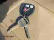 2000 Chevrolet Silverado 1500 LS z VIN 2GCEC19T1Y1277305, wystawiony jako IAAI lot #43516630 z przebiegiem 220 529 mil mil oraz . Historia ofert i sprzedaży dostępna na DreamBid. Obrazek 11.