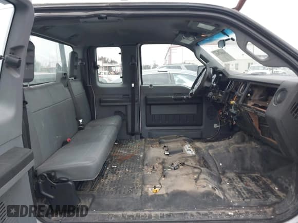 ✅ 2011 Ford F-350 • VIN: 1FT7X3AT9BEC25155 • Lot: 42087821. Wystawiony na IAAI z przebiegiem Nie podano. Bezpłatny archiwum sprzedaży aukcyjnych z USA i szczegółowy raport historii pojazdu na DreamBid. Zdjęcie 8.