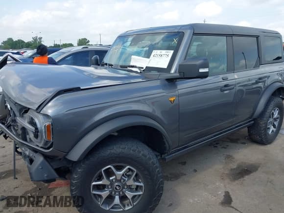 ✅ 2021 Ford Bronco • VIN: 1FMEE5DP3MLB06714 • Lot: 42158775. Wystawiony na IAAI z przebiegiem 40 947 mil. Bezpłatny archiwum sprzedaży aukcyjnych z USA i szczegółowy raport historii pojazdu na DreamBid. Zdjęcie 16.