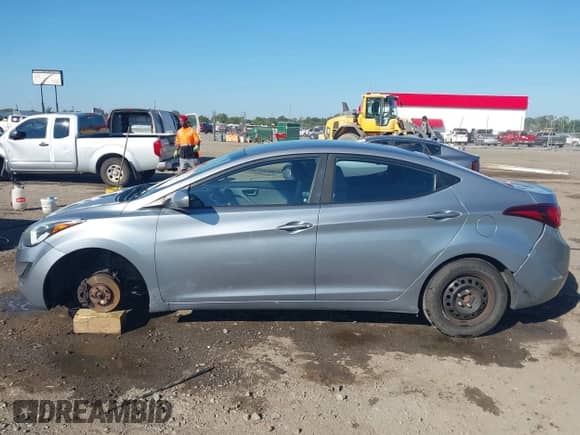 2016 Hyundai Elantra SE z VIN 5NPDH4AE9GH678092, wystawiony jako IAAI lot #43339316 z przebiegiem Nie podano mil oraz . Historia ofert i sprzedaży dostępna na DreamBid. Obrazek 14.