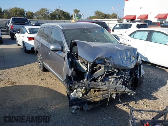 ✅ 2020 Mitsubishi Outlander SE • VIN: JA4AD3A32LZ019825 • Lot: 43505095. Listed on IAAI with 72,022 mi. Free auction sales archive from the USA and detailed vehicle history report at DreamBid. Image 1.