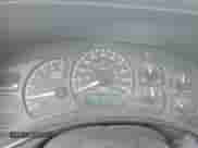 2002 Chevrolet Silverado 1500 z VIN 1GCEC14W12Z185739, wystawiony jako Copart lot #71419234 z przebiegiem 131 034 mil mil oraz Czysty tytuł • Clean title. Historia ofert i sprzedaży dostępna na DreamBid. Obrazek 9.