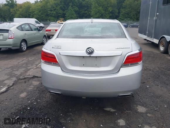 ✅ 2012 Buick LaCrosse Leather • VIN: 1G4GC5E31CF198266 • Lot: 43149749. Wystawiony na IAAI z przebiegiem 179 382 mil. Bezpłatny archiwum sprzedaży aukcyjnych z USA i szczegółowy raport historii pojazdu na DreamBid. Zdjęcie 16.