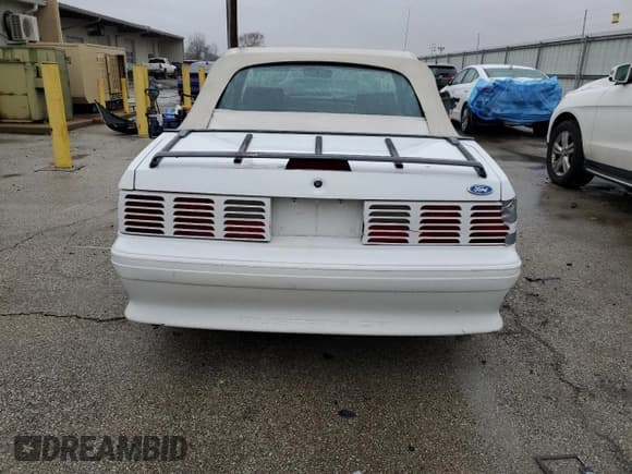 ✅ 1991 Ford Mustang GT • VIN: 1FACP45E5MF155284 • Lot: 86966484. Wystawiony na Copart z przebiegiem 166 607 mil. Bezpłatny archiwum sprzedaży aukcyjnych z USA i szczegółowy raport historii pojazdu na DreamBid. Zdjęcie 6.