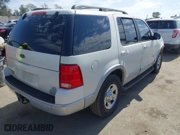 ✅ 2002 Ford Explorer • VIN: 1FMZU75E42ZA65422 • Lot: 41691552. Wystawiony na IAAI z przebiegiem 220 713 mil. Bezpłatny archiwum sprzedaży aukcyjnych z USA i szczegółowy raport historii pojazdu na DreamBid. Zdjęcie 4.