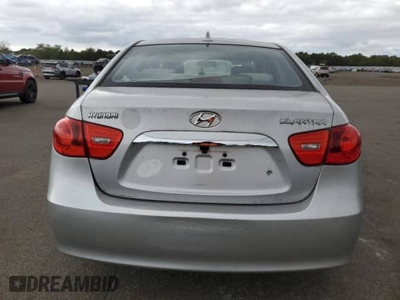 2010 Hyundai Elantra GLS z VIN KMHDU4AD2AU876900, wystawiony jako Copart lot #72846684 z przebiegiem 97 773 mil mil oraz Czysty tytuł • Clean title. Historia ofert i sprzedaży dostępna na DreamBid. Obrazek 6.