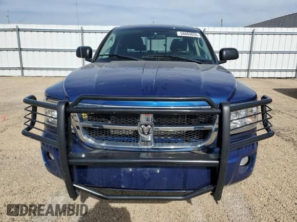 2010 Dodge Dakota Laramie z VIN 1D7CW5GP3AS232289, wystawiony jako Copart lot #56669655 z przebiegiem 171 796 mil mil oraz Szkoda całkowita • Salvage title. Historia ofert i sprzedaży dostępna na DreamBid. Obrazek 5.