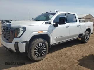 ✅ 2024 GMC Sierra 2500HD Denali Ultimate • VIN: 1GT49XEY4RF432602 • Lot: 70272865. Wystawiony na Copart z przebiegiem 12 021 mil. Bezpłatny archiwum sprzedaży aukcyjnych z USA i szczegółowy raport historii pojazdu na DreamBid. Zdjęcie 1.