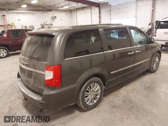 ✅ 2015 Chrysler Town & Country Touring L • VIN: 2C4RC1CG2FR573297 • Lot: 43330247. Wystawiony na IAAI z przebiegiem 150 073 mil. Bezpłatny archiwum sprzedaży aukcyjnych z USA i szczegółowy raport historii pojazdu na DreamBid. Zdjęcie 4.