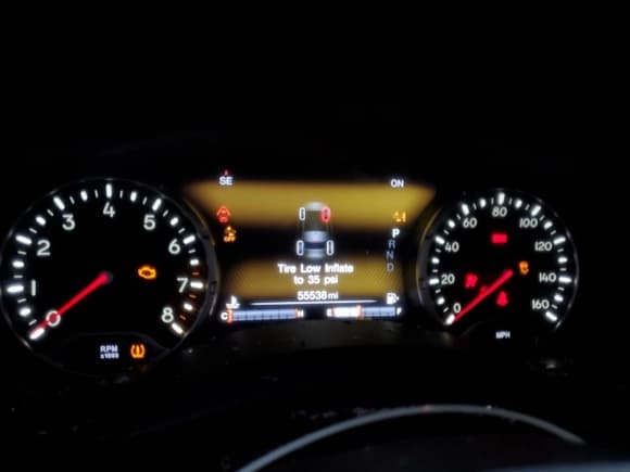 ✅ 2021 Jeep Renegade Latitude • VIN: ZACNJDBB8MPM15475 • Lot: 82434045. Wystawiony na Copart z przebiegiem 55 538 mil. Bezpłatny archiwum sprzedaży aukcyjnych z USA i szczegółowy raport historii pojazdu na DreamBid. Zdjęcie 9.