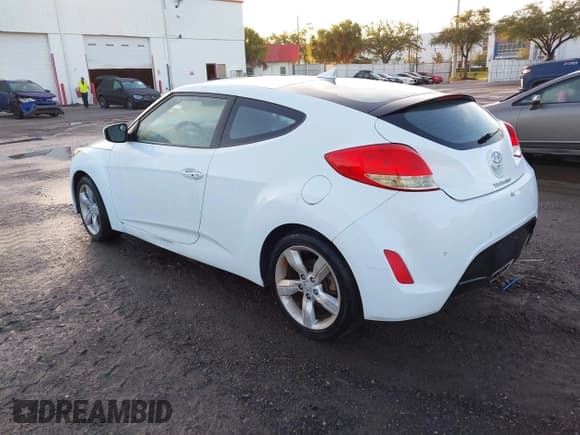 ✅ 2013 Hyundai Veloster w/Gray Int • VIN: KMHTC6AD1DU152145 • Lot: 43533101. Wystawiony na IAAI z przebiegiem 123 643 mil. Bezpłatny archiwum sprzedaży aukcyjnych z USA i szczegółowy raport historii pojazdu na DreamBid. Zdjęcie 3.