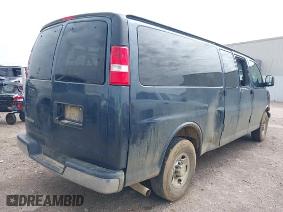 ✅ 2020 Chevrolet Express Passenger LT • VIN: 1GAZGPFG5L1168319 • Lot: 41720096. Listed on IAAI with 77,030 mi. Free auction sales archive from the USA and detailed vehicle history report at DreamBid. Image 4.