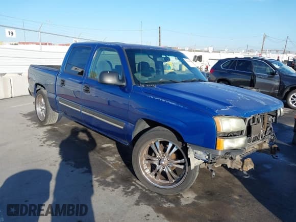 ✅ 2004 Chevrolet Silverado 1500 LT • VIN: 2GCEC13T941372228 • Lot: 43430365. Listed on IAAI with 204,039 mi. Free auction sales archive from the USA and detailed vehicle history report at DreamBid. Image 1.