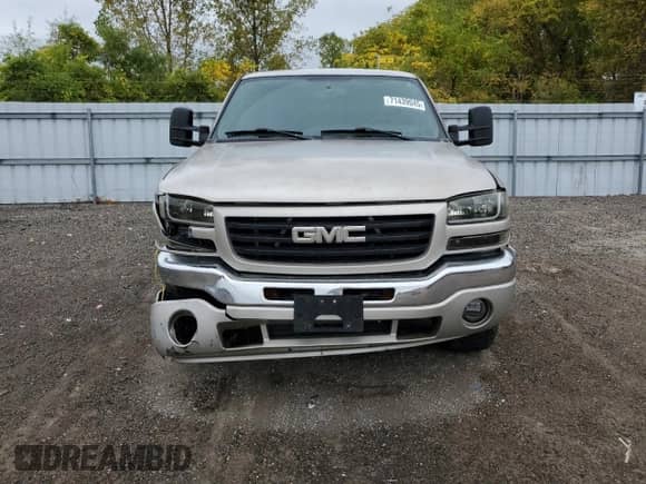 2005 GMC Sierra 1500 SLE with VIN 2GTEK19V751136724, listed as a Copart auction lot 71439045 with 281,062 mi miles and Salvage title. Bid and sale history available at DreamBid. Image 5.