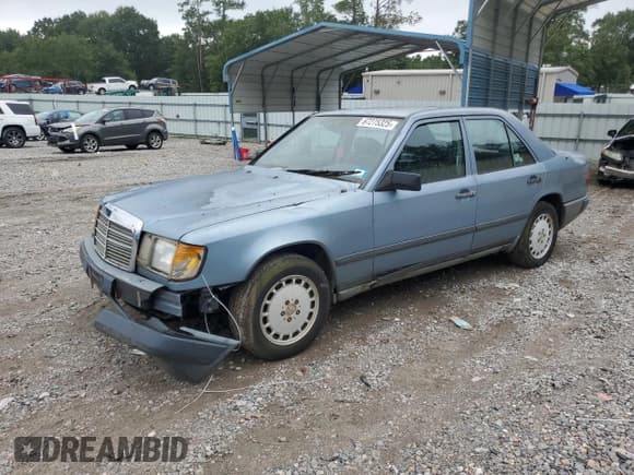 ✅ 1987 Mercedes-Benz 260 • VIN: WDBEA26D3HA496232 • Lot: 67275325. Wystawiony na Copart z przebiegiem 140 139 mil. Bezpłatny archiwum sprzedaży aukcyjnych z USA i szczegółowy raport historii pojazdu na DreamBid. Zdjęcie 1.