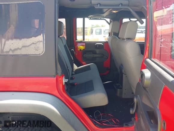 ✅ 2008 Jeep Wrangler Unlimited X • VIN: 1J4GA391X8L507744 • Lot: 42710153. Wystawiony na IAAI z przebiegiem 92 503 mil. Bezpłatny archiwum sprzedaży aukcyjnych z USA i szczegółowy raport historii pojazdu na DreamBid. Zdjęcie 8.