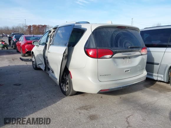✅ 2020 Chrysler Pacifica Limited • VIN: 2C4RC1GGXLR108949 • Лот: 43766006. Опубликован ранее на IAAI с пробегом 107 305 миль. Бесплатный доступ к архиву аукционных продаж из США и подробный отчёт об истории автомобиля на DreamBid. Изображение 3.