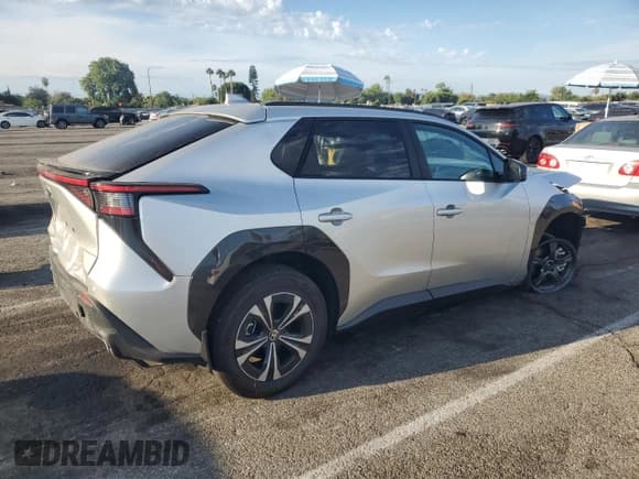 ✅ 2025 Toyota bZ4X XLE • VIN: JTMAAAAAXSA056975 • Lot: 81146985. Listed on Copart with 3,870 mi. Free auction sales archive from the USA and detailed vehicle history report at DreamBid. Image 3.