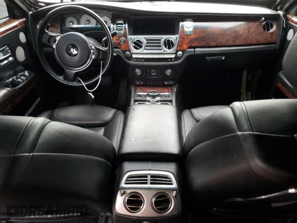 ✅ 2015 Rolls-Royce Ghost • VIN: SCA664S50FUX53383 • Lot: 63400784. Wystawiony na Copart z przebiegiem Nie podano. Bezpłatny archiwum sprzedaży aukcyjnych z USA i szczegółowy raport historii pojazdu na DreamBid. Zdjęcie 8.