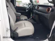 ✅ 2020 Jeep Gladiator Mojave • VIN: 1C6JJTEG7LL206581 • Lot: 41247922. Listed on IAAI with 27,876 mi. Free auction sales archive from the USA and detailed vehicle history report at DreamBid. Image 5.