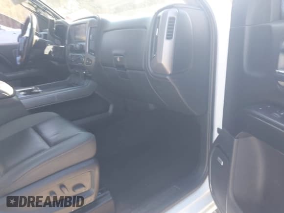 ✅ 2018 GMC Sierra 1500 SLT • VIN: 1GTV2NEC5JZ108868 • Lot: 41282062. Wystawiony na IAAI z przebiegiem 165 793 mil. Bezpłatny archiwum sprzedaży aukcyjnych z USA i szczegółowy raport historii pojazdu na DreamBid. Zdjęcie 5.