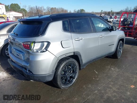 ✅ 2022 Jeep Compass Latitude • VIN: 3C4NJCBB9NT187946 • Lot: 41675926. Listed on IAAI with 25,506 mi. Free auction sales archive from the USA and detailed vehicle history report at DreamBid. Image 4.
