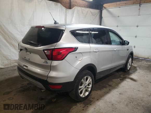 ✅ 2019 Ford Escape SE • VIN: 1FMCU9GD1KUA51657 • Лот: 89721925. Опубликован ранее на Copart с пробегом Не указан. Бесплатный доступ к архиву аукционных продаж из США и подробный отчёт об истории автомобиля на DreamBid. Изображение 3.