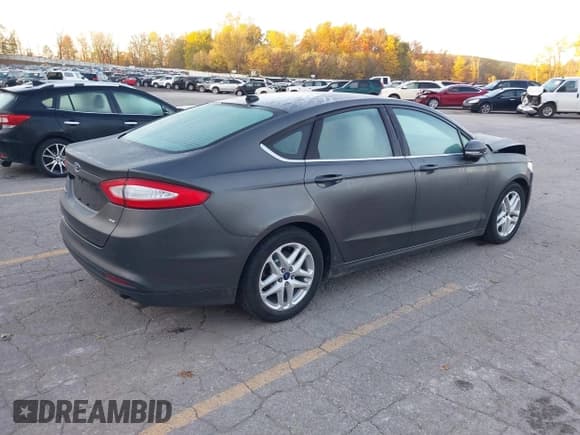 ✅ 2015 Ford Fusion SE • VIN: 1FA6P0H73F5129049 • Lot: 43532637. Wystawiony na IAAI z przebiegiem 184 380 mil. Bezpłatny archiwum sprzedaży aukcyjnych z USA i szczegółowy raport historii pojazdu na DreamBid. Zdjęcie 4.