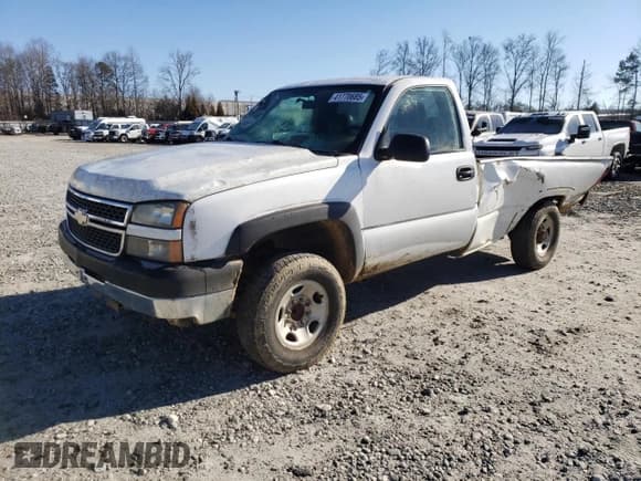 ✅ 2005 Chevrolet Silverado 2500HD Work Truck • VIN: 1GCHC24U65E216268 • Лот: 41770685. Опубликован ранее на Copart с пробегом 169 717 миль. Бесплатный доступ к архиву аукционных продаж из США и подробный отчёт об истории автомобиля на DreamBid. Изображение 1.