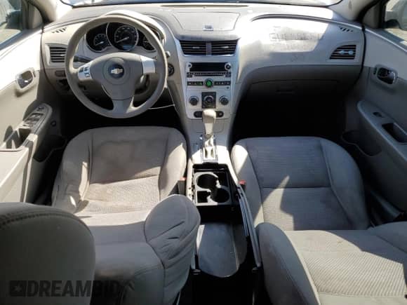 2011 Chevrolet Malibu 1LS z VIN 1G1ZB5E15BF323713, wystawiony jako Copart lot #69056474 z przebiegiem 144 483 mil mil oraz Szkoda całkowita • Salvage title. Historia ofert i sprzedaży dostępna na DreamBid. Obrazek 8.