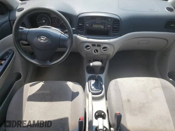 2006 Hyundai Accent GL z VIN KMHCN45C26U052459, wystawiony jako Copart lot #60089355 z przebiegiem 247 311 mil mil oraz Szkoda całkowita • Salvage title. Historia ofert i sprzedaży dostępna na DreamBid. Obrazek 8.