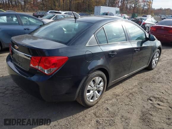 2014 Chevrolet Cruze LS z VIN 1G1PA5SG5E7213648, wystawiony jako IAAI lot #43625005 z przebiegiem 169 525 mil mil oraz . Historia ofert i sprzedaży dostępna na DreamBid. Obrazek 4.