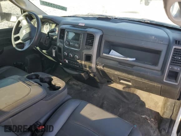 ✅ 2017 Ram 5500 Tradesman • VIN: 3C7WRMAL1HG654127 • Lot: 75494334. Wystawiony na Copart z przebiegiem 165 300 mil. Bezpłatny archiwum sprzedaży aukcyjnych z USA i szczegółowy raport historii pojazdu na DreamBid. Zdjęcie 8.