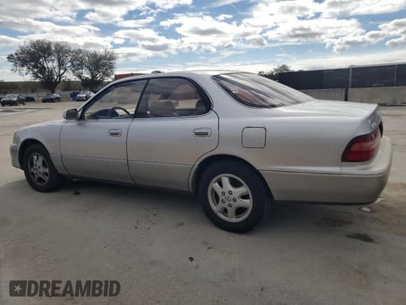 ✅ 1995 Lexus ES 300 • VIN: JT8GK13T9S0106923 • Lot: 42738215. Wystawiony na Copart z przebiegiem 157 383 mil. Bezpłatny archiwum sprzedaży aukcyjnych z USA i szczegółowy raport historii pojazdu na DreamBid. Zdjęcie 2.