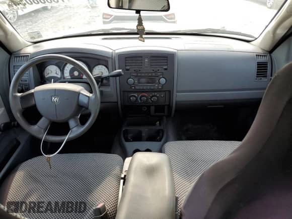 2006 Dodge Dakota ST z VIN 1D7HE28K36S522601, wystawiony jako Copart lot #73888054 z przebiegiem 149 142 mil mil oraz Szkoda całkowita • Salvage title. Historia ofert i sprzedaży dostępna na DreamBid. Obrazek 8.