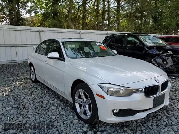 ✅ 2015 BMW 3 Series 320i xDrive • VIN: WBA3C3G58FNS76734 • Lot: 80647405. Wystawiony na Copart z przebiegiem 132 816 mil. Bezpłatny archiwum sprzedaży aukcyjnych z USA i szczegółowy raport historii pojazdu na DreamBid. Zdjęcie 13.