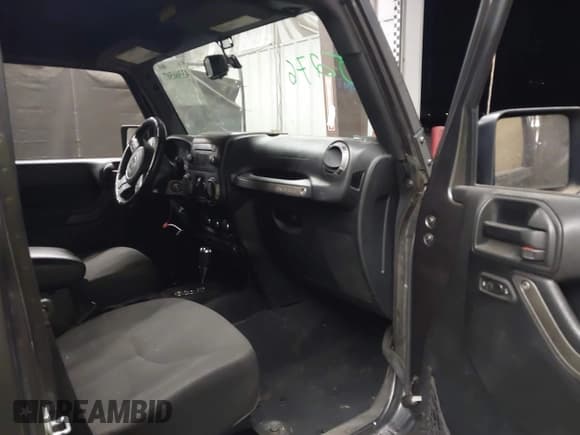 ✅ 2018 Jeep Wrangler Unlimited Sport S • VIN: 1C4HJWDG6JL923321 • Лот: 43366507. Опубликован ранее на IAAI с пробегом 98 192 миль. Бесплатный доступ к архиву аукционных продаж из США и подробный отчёт об истории автомобиля на DreamBid. Изображение 5.